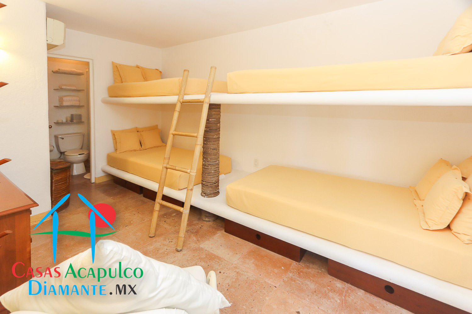 Brisas del Marqués Los Celajes 20 - Recámara tres antes de Otis 1